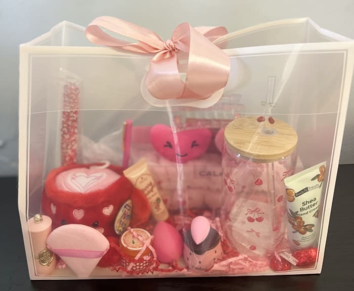 Pink Bow Deluxe Self-Care Gift Box