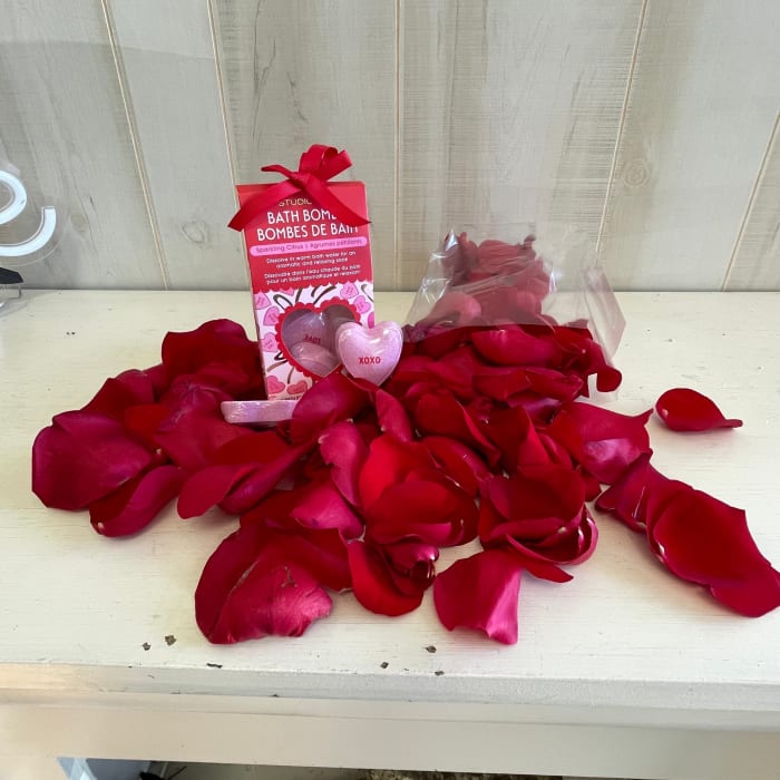 The Ultimate Indulgence Upgrade: Rose pedals & bath bomb Add On