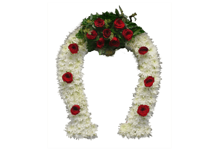 D-8 Herradura con focal en rosas. Incluye mensaje impreso en cinta.