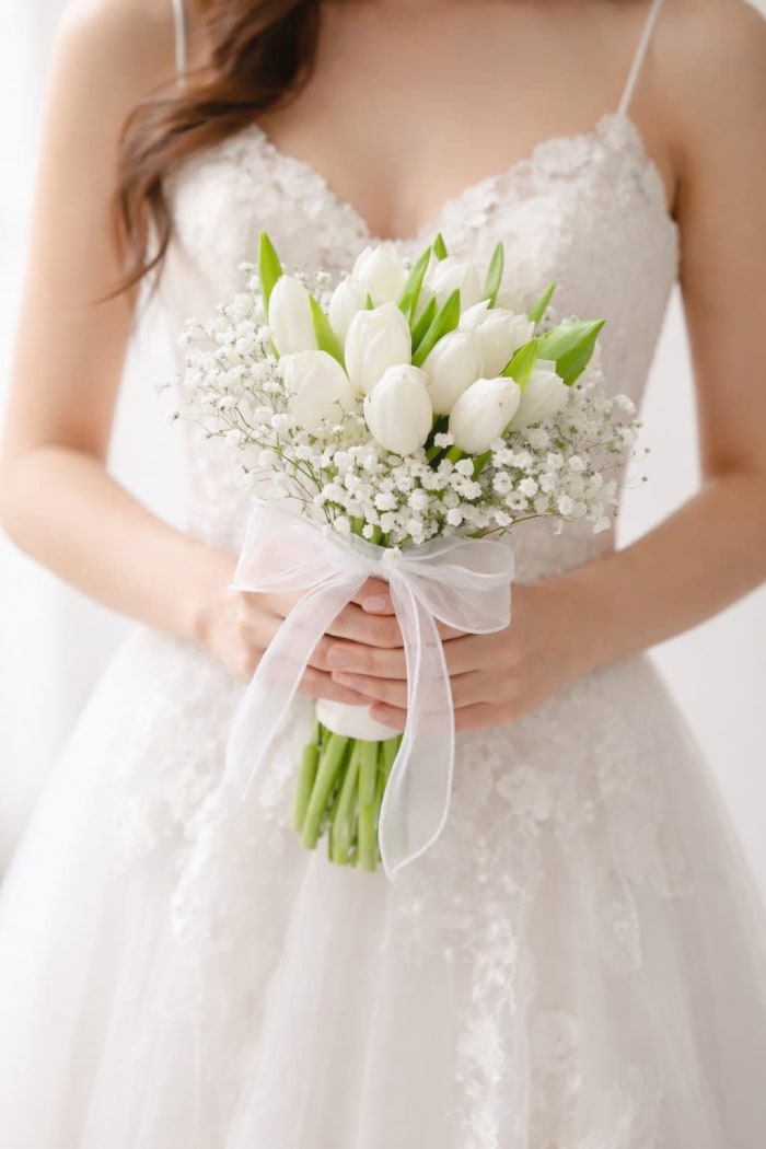 WB-2  Ramo de Novia en tulipanes y baby breath