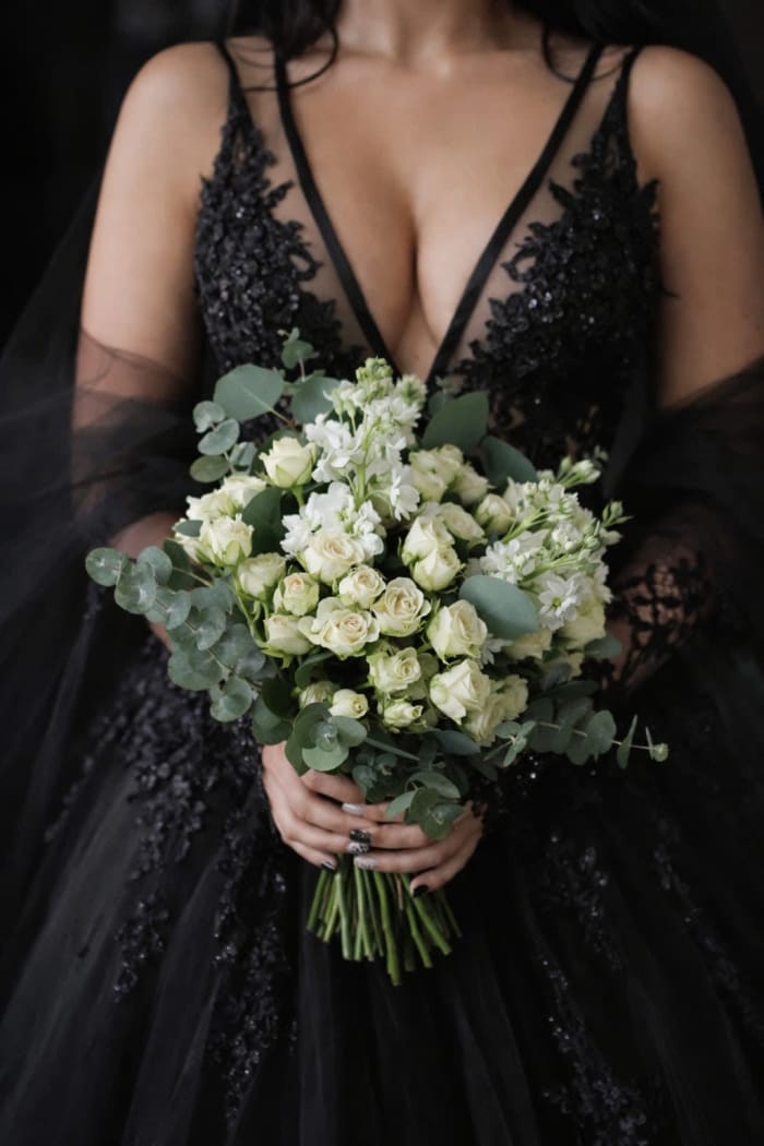 WB-3 Ramo de Novia en rosas miniaturas, stock, eucalipto silver y eucalipto blue