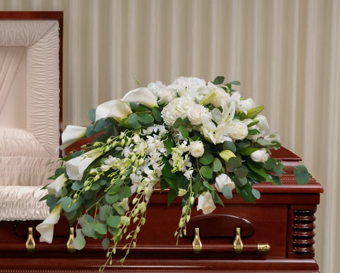 FCC-5 Casket cover de orquideas, lirios , rosas, hortensias y lirios cala