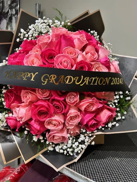 Ramos 50 Pink & Hot Pink Roses