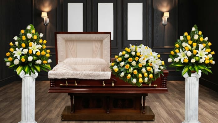 SF-7 Set funeral incluye el casket cover y las canastas para ambos lados de rosas y lirios con cinta impresa