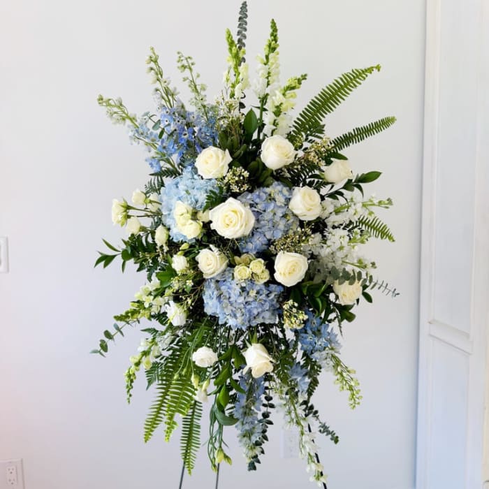 Heavenly Blue Tribute Spray