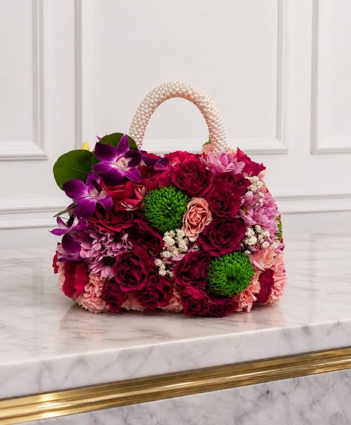 M-30 Arreglo de orquídeas, spray rose, cremones, claveles, margaritas y baby breth