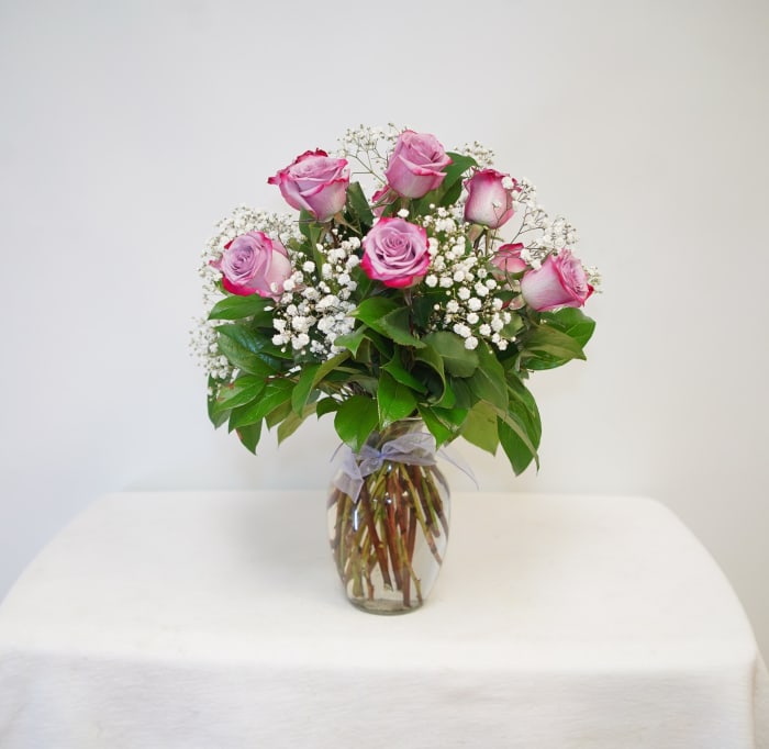M-21 Arreglo de 12 rosas lila y baby breath
