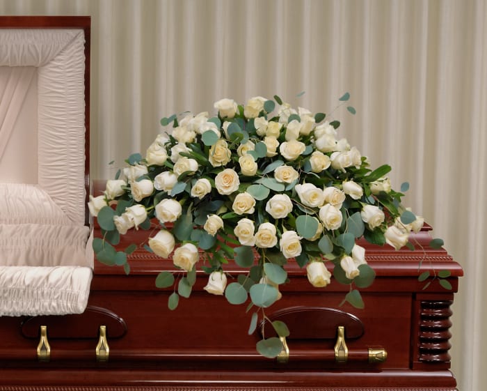 CC-4 Casket cover de rosas con cinta impresa