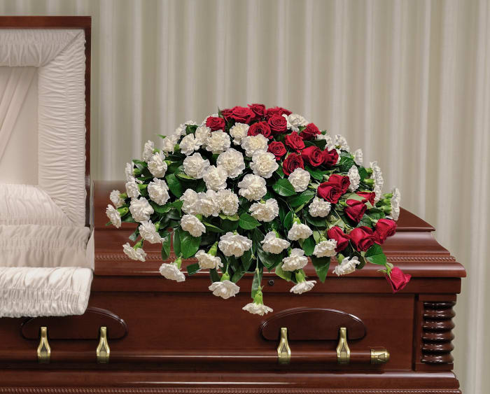 FCC-3 Casket cover de rosas y claveles con cinta impresa