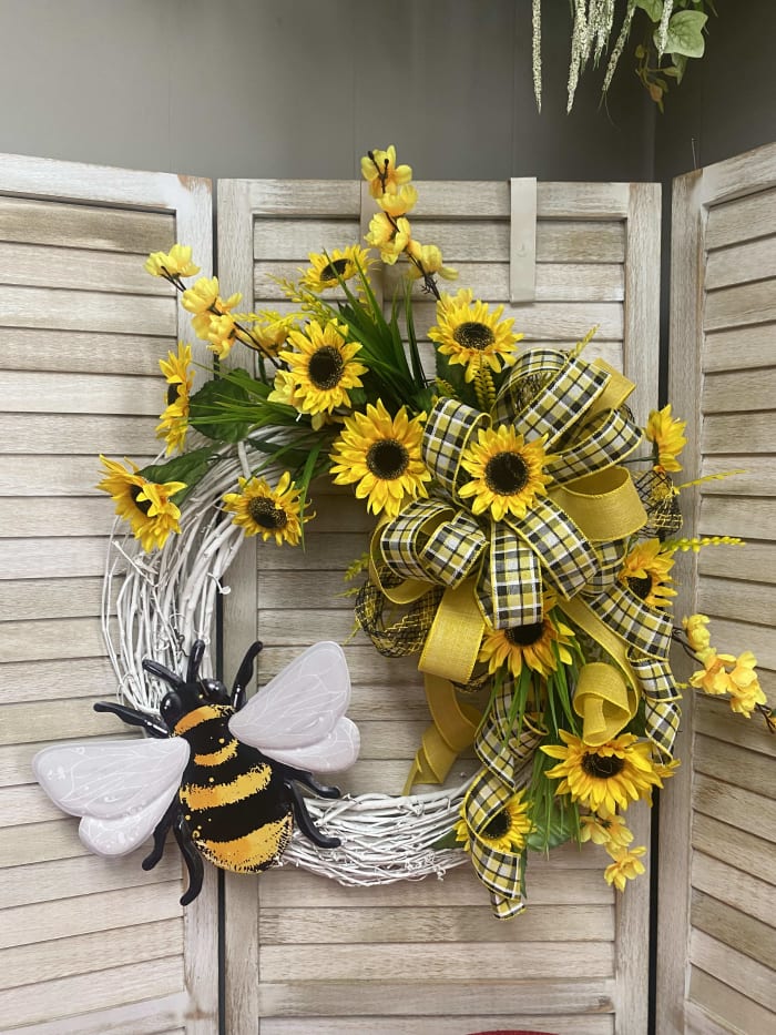 bee sweet wreath