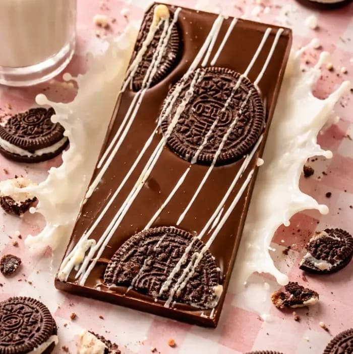 Cookies & Cream Milk Chocolate Bar