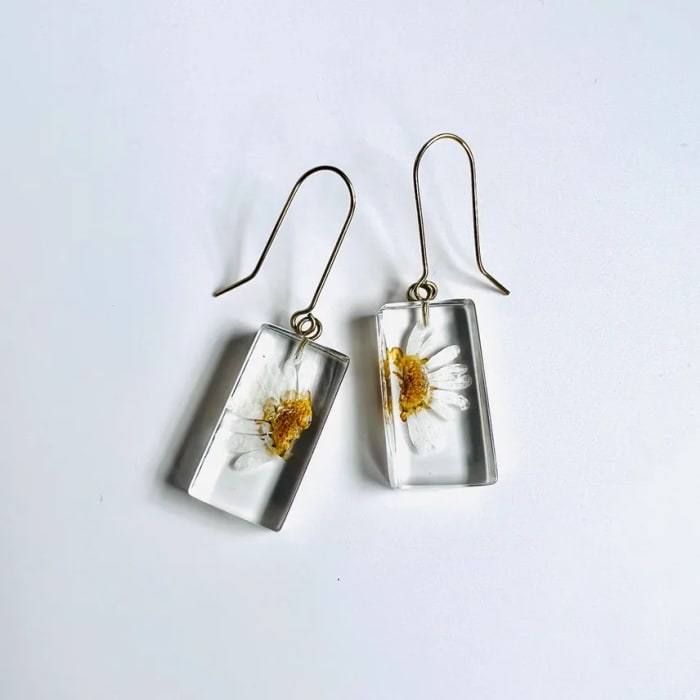 Botanical- Sunny Daisy Bar Earrings