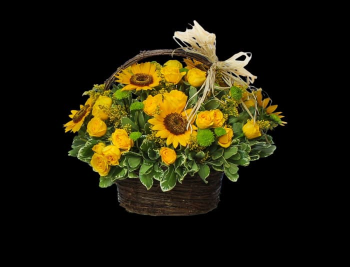 AM-8 Canasta de girasoles, spray roses y solidago