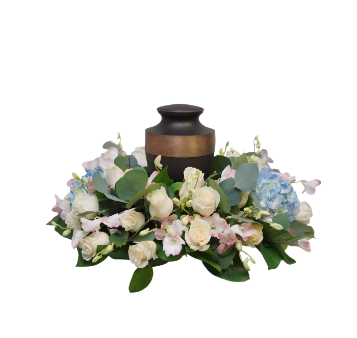 UR-06 Arreglo para urna de rosas, orquídeas dendrobium, hortensias y eucalipto