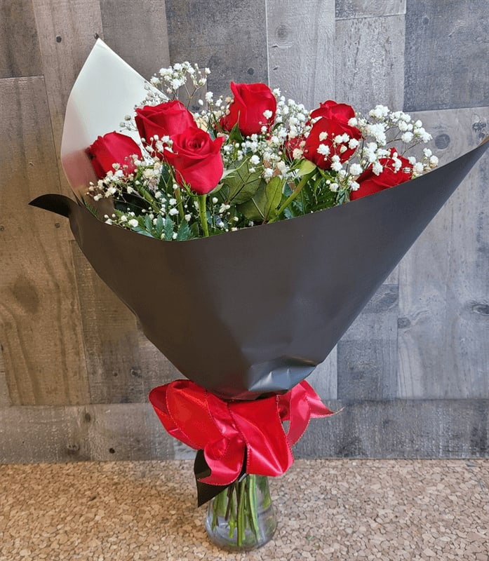 Midnight Dozen Roses w/Babies Breath, Wrap, Vase & Bow Flower Bouquet