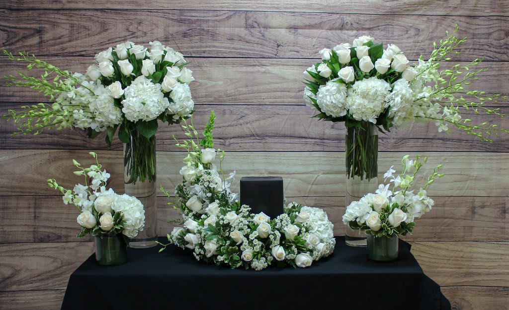 SAU-5 Set de urna rosas, hortensias y orquídeas