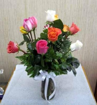 RAMMIX12 - 12 MEDIUM MIXED COLOR ROSE ARRANGED Flower Bouquet