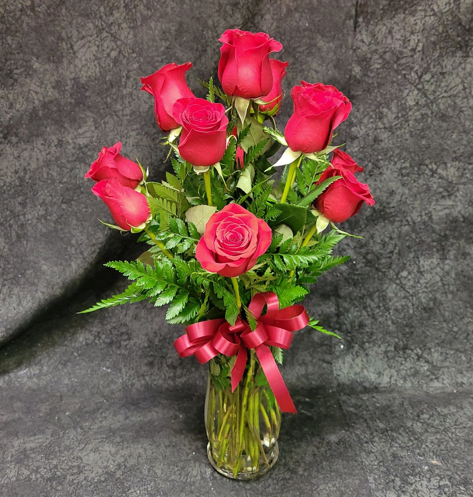RAMR12 - 12 MEDIUM RED ROSES ARRANGED Flower Bouquet