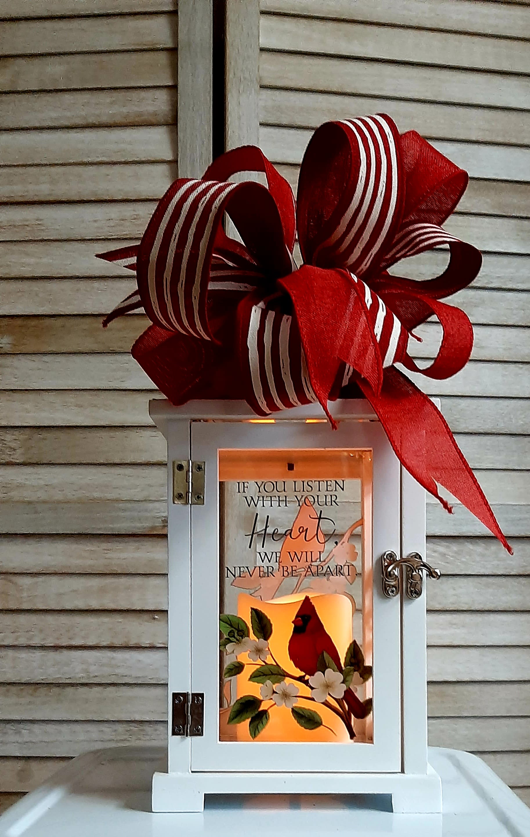 Beautiful Cardinal Lantern Flower Bouquet