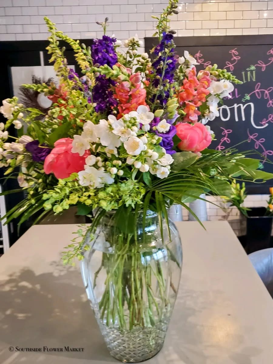 Traditional Style, Pastel, Luxurious Arrangement Flower Bouquet