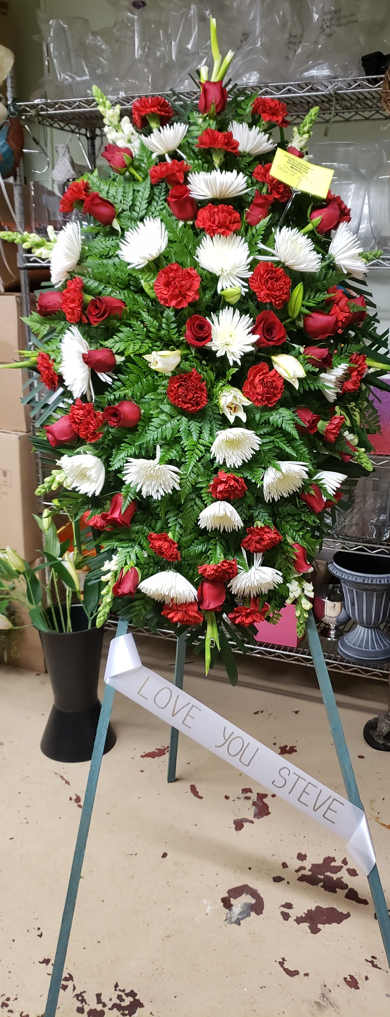 RED AND WHITE STANDING SPRAY