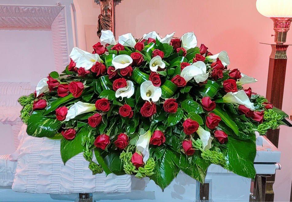 CC-8 Casket cover de rosas y lirios cala
