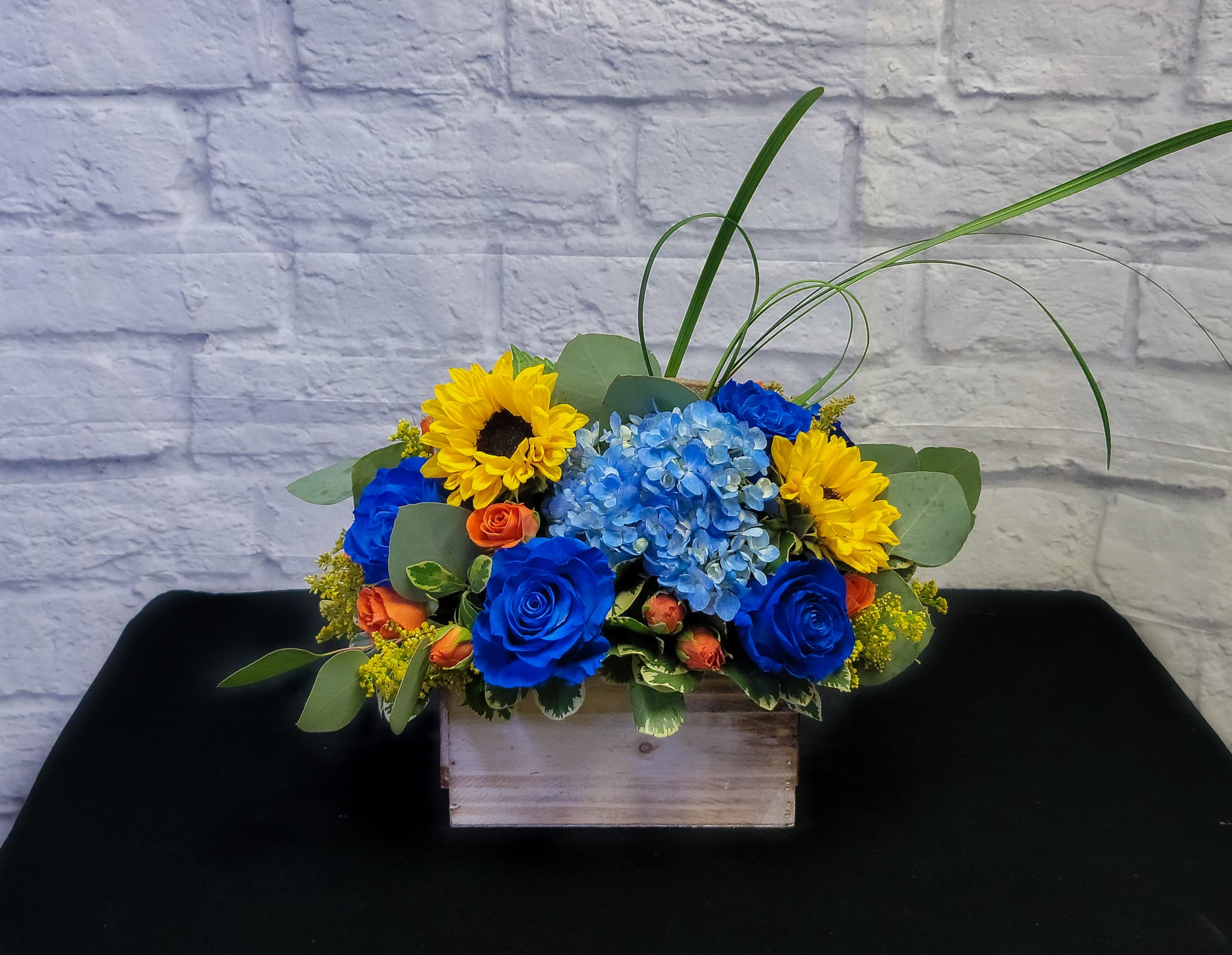 Fd-1 Arreglo de rosas, girasoles, spray roses y hortensias