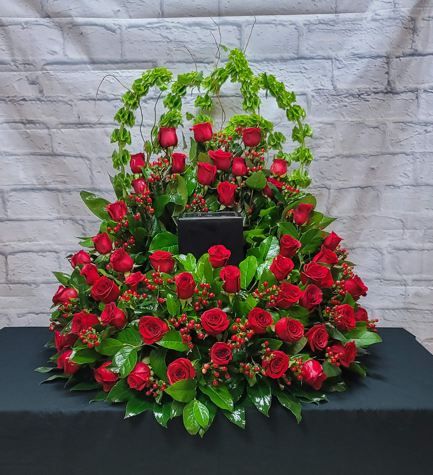 AU-11 Arreglo para urna de rosas rojas