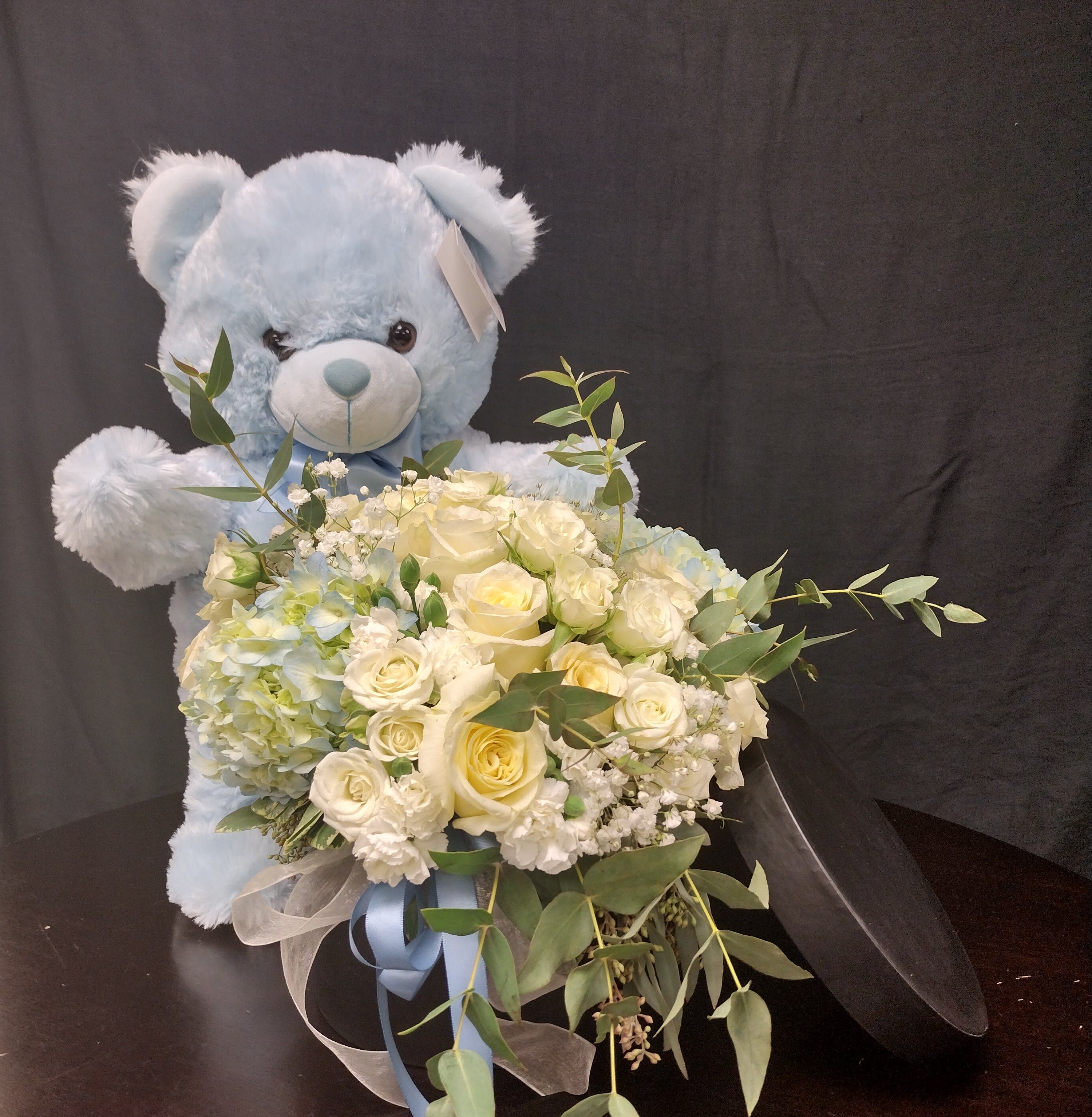 ITS A BOY TEDDY BEAR AND ARRANGEMENT