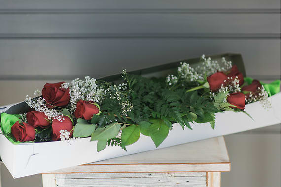 Boxed Dozen Roses