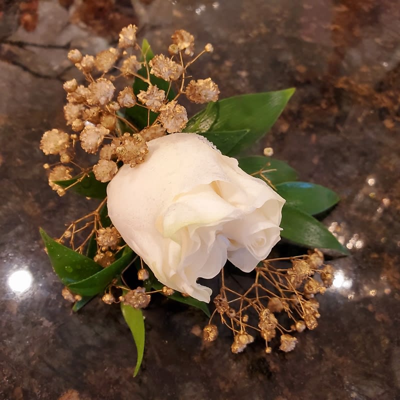 White Rose Boutonniere with Nagi & Krugerrand Gold