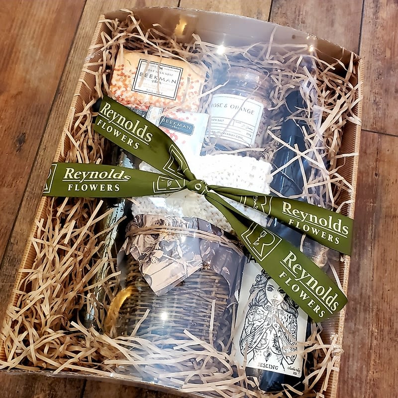 En Suite Wine & Bath Gift Basket