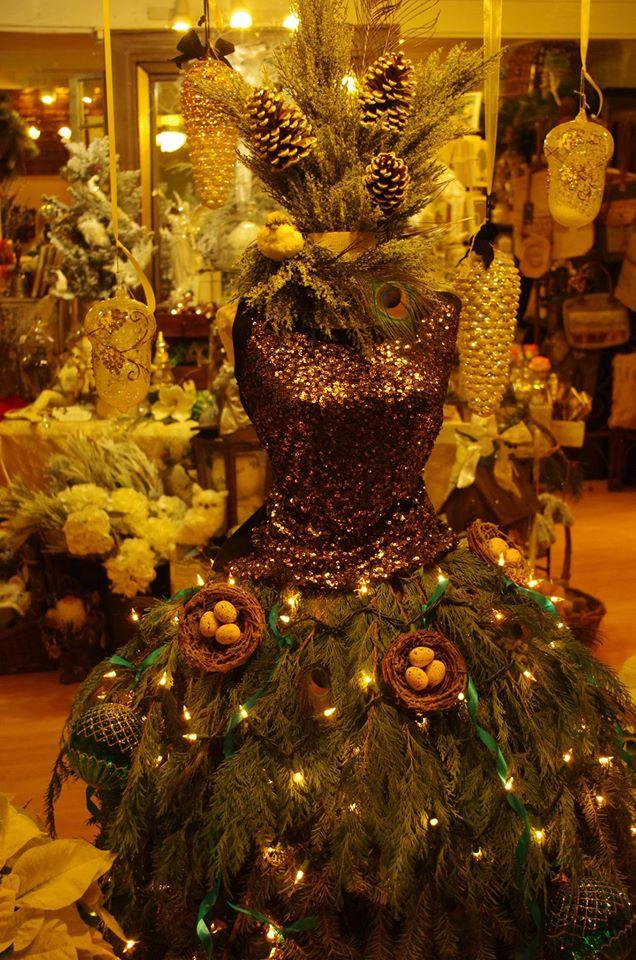 Custom Floral Sculpture - Holiday Bustform