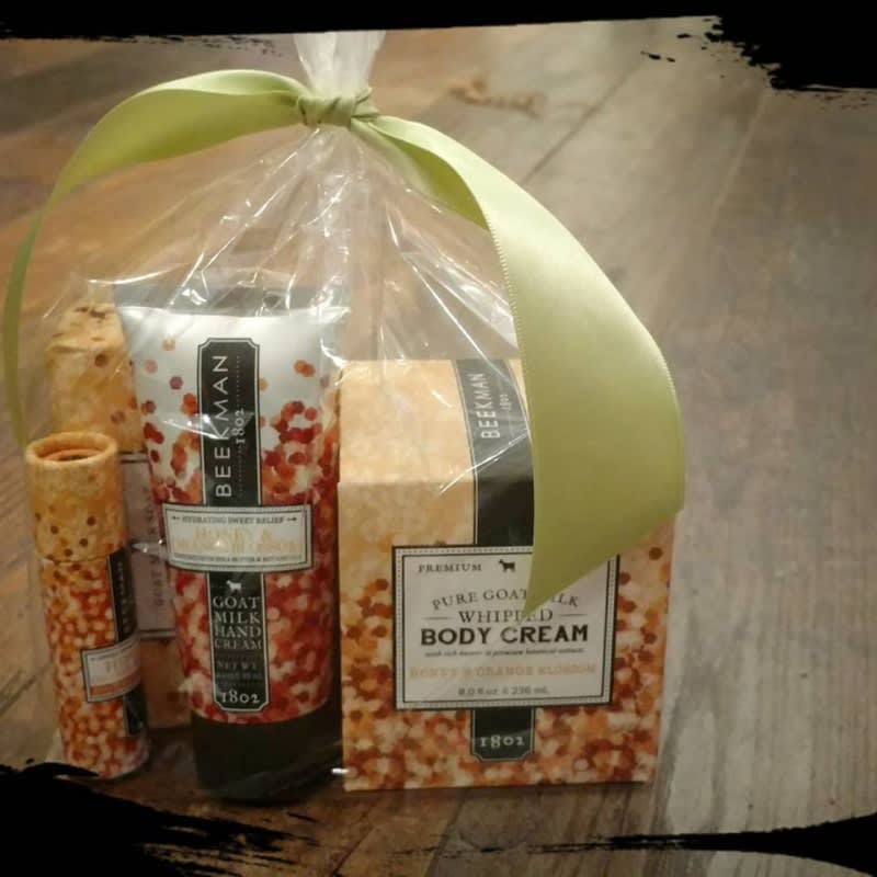 Beekman 1802 Orange-Honey Goat's Milk Gift Bag Flower Bouquet