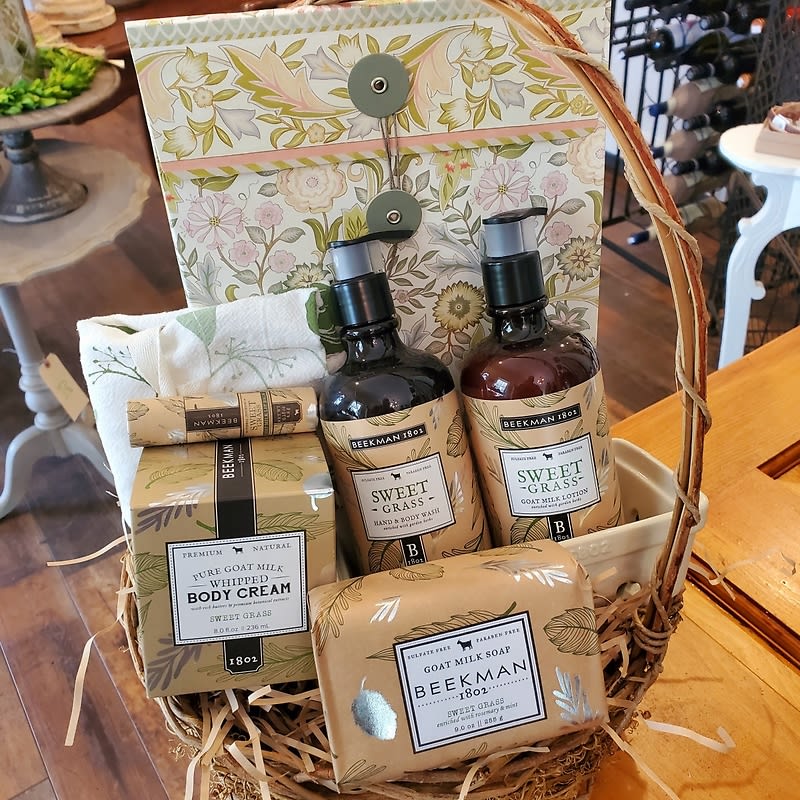 Beekman Sweetgrass Guest Towel & Scented Drawer Liner Basket