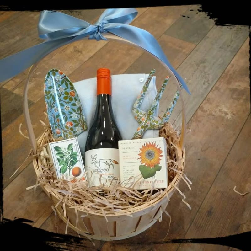 Garden Wine Gift Basket Flower Bouquet