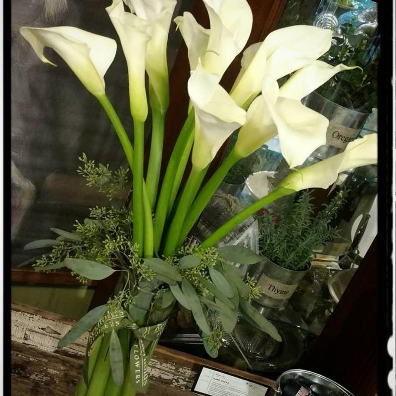 Dozen Open-cut Calla Lilies, Vased Flower Bouquet