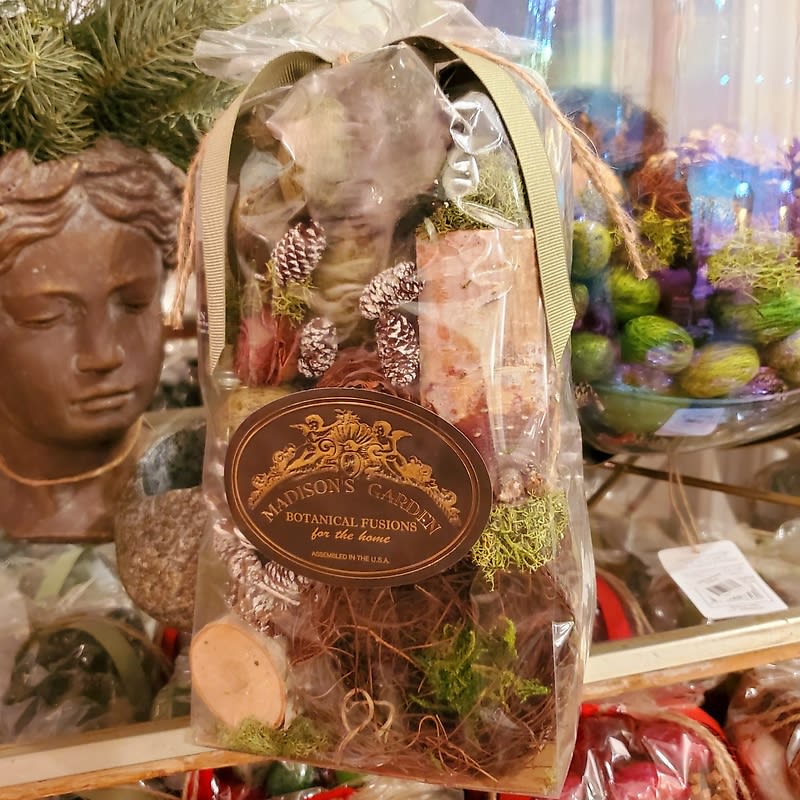 Madison's Garden Botanical Fusions 14oz Aspen Potpourri Flower Bouquet