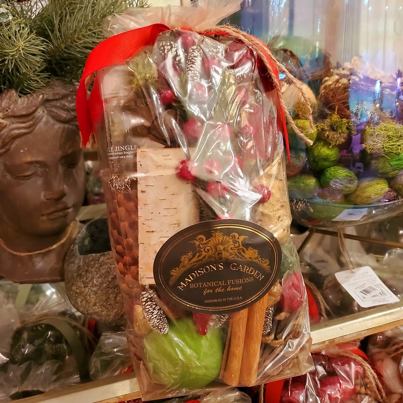 Madison's Garden Botanical Fusions 14oz Jingle Jingle Potpourri Flower Bouquet