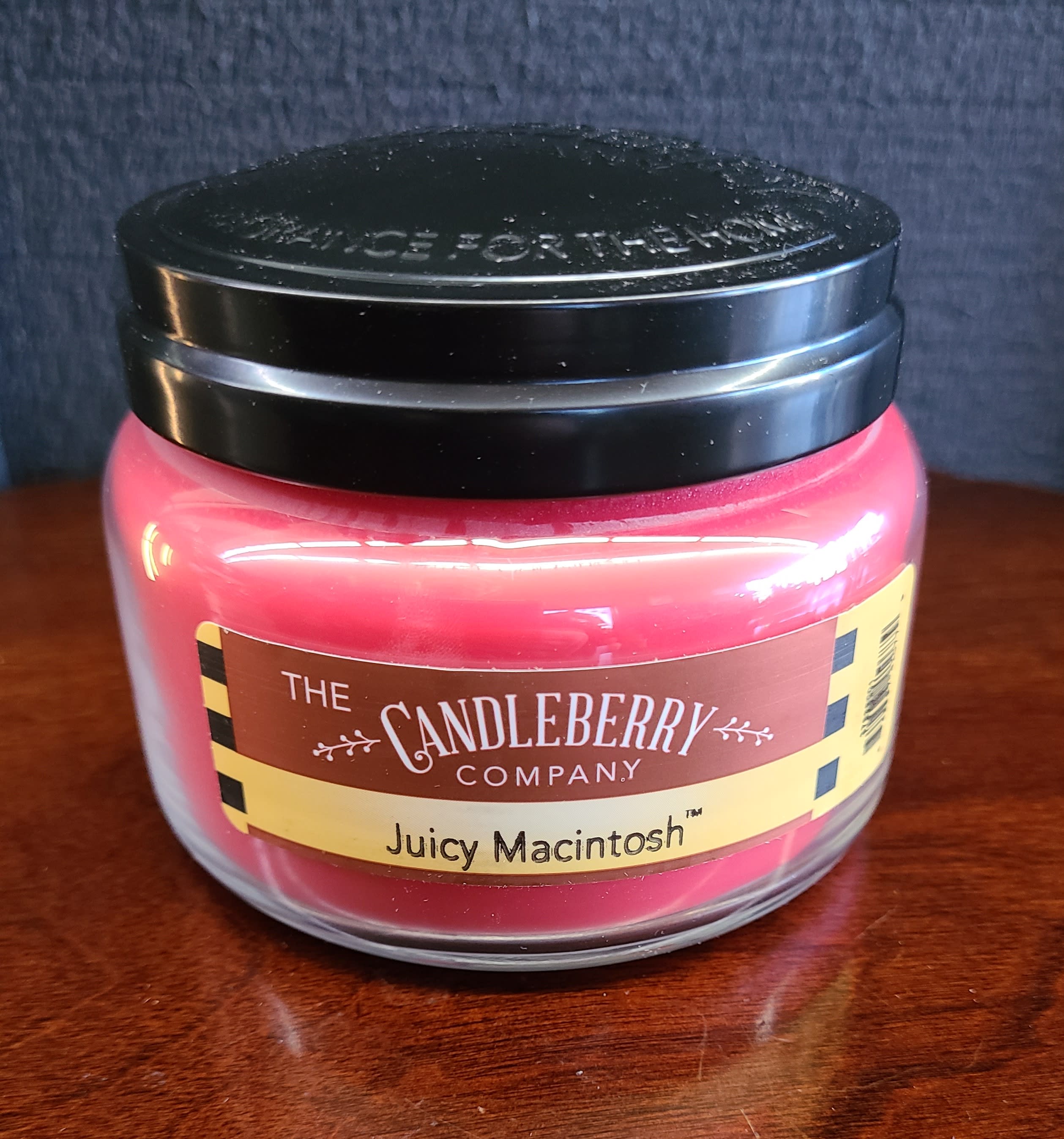 Candleberry Juicy Macintosh Flower Bouquet