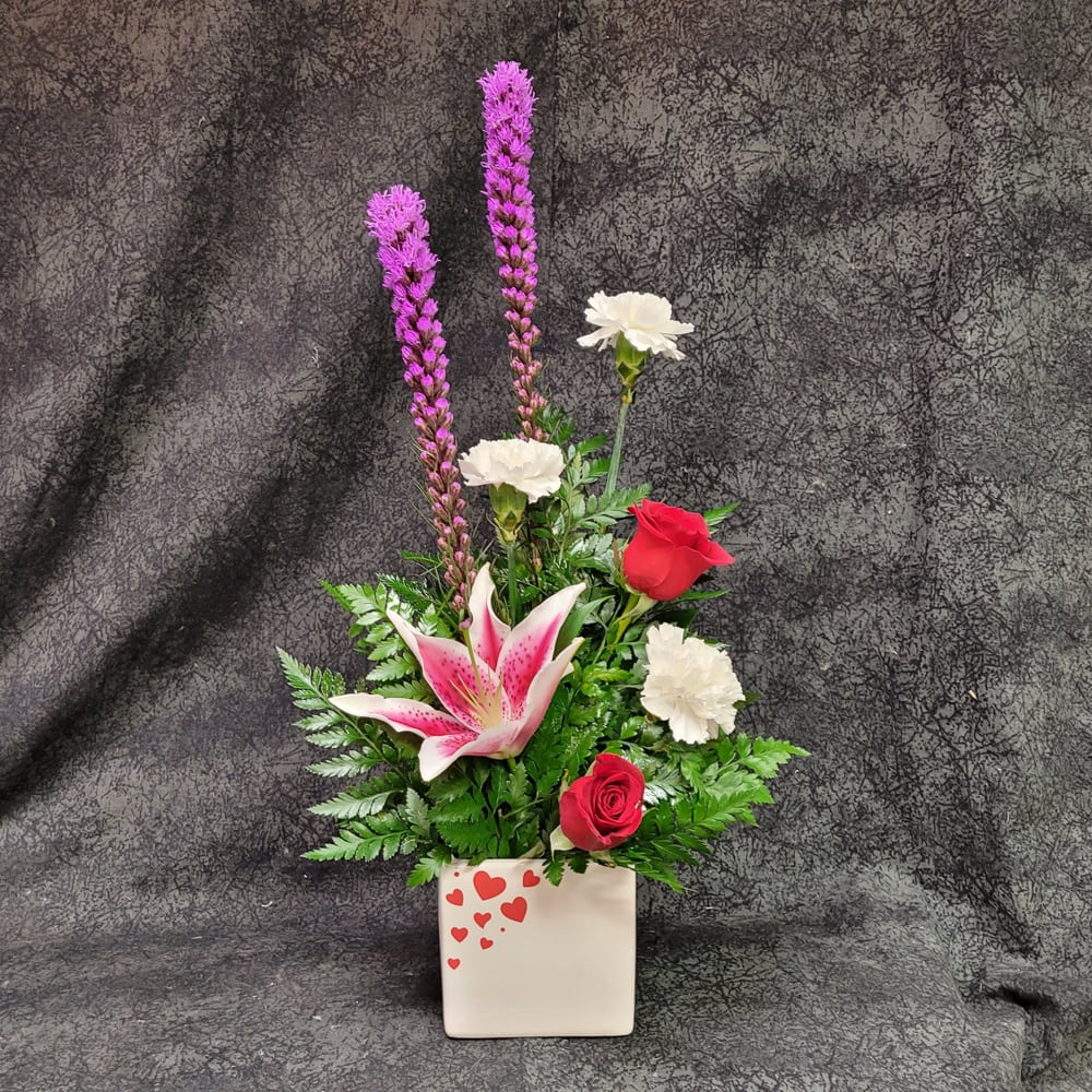 ARVD10- WHITE SQUARE CERAMIC W/RED HEARTS IN CORNER