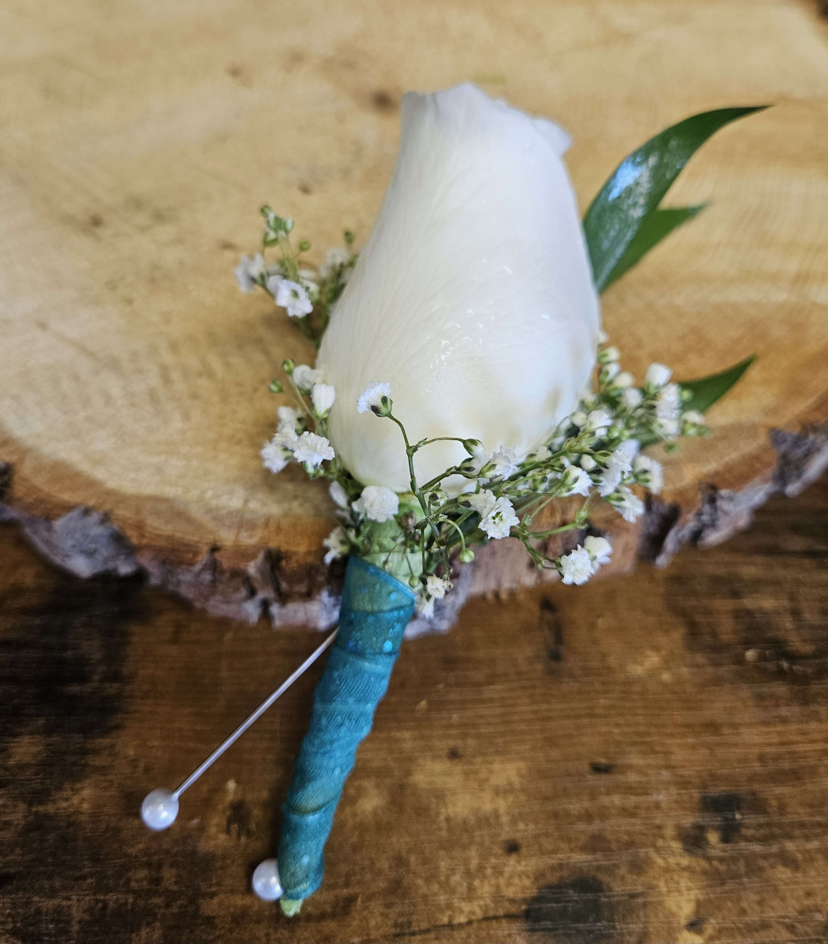 Classic Rose Boutonniere Flower Bouquet