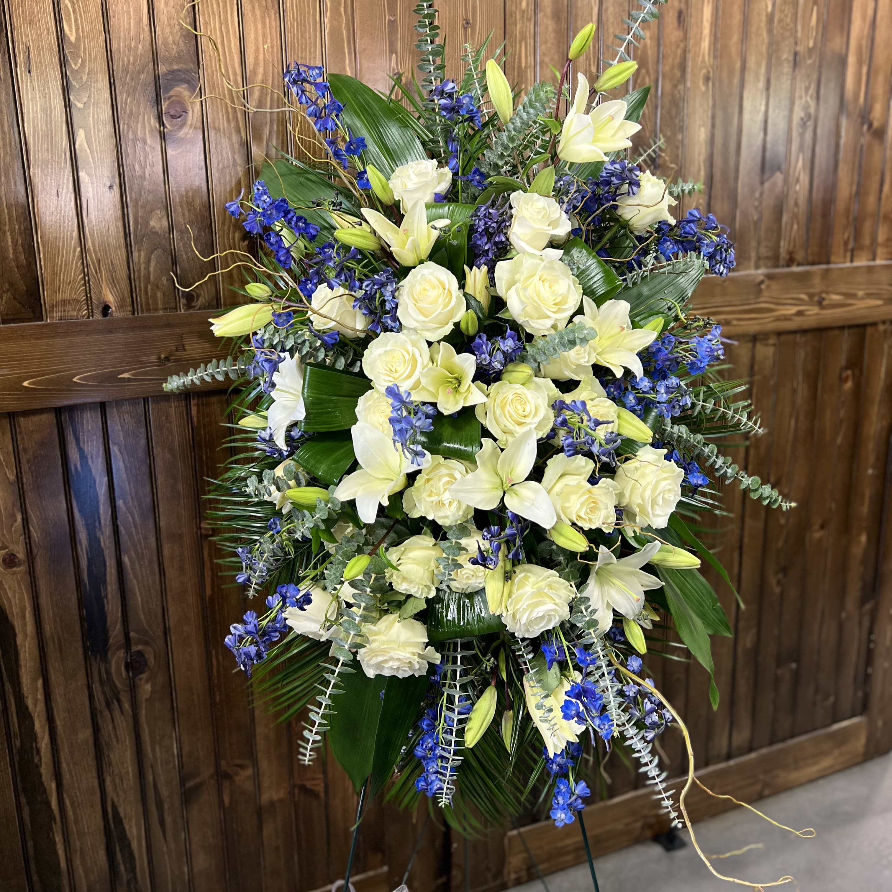 Royal Tribute Easel Spray