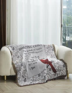 Cardinal Throw Flower Bouquet