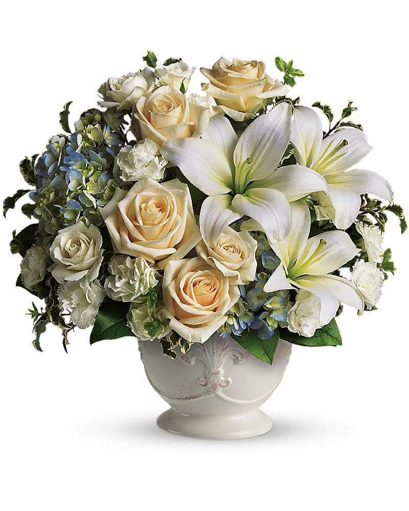 Beautiful Dreams by Teleflora Flower Bouquet