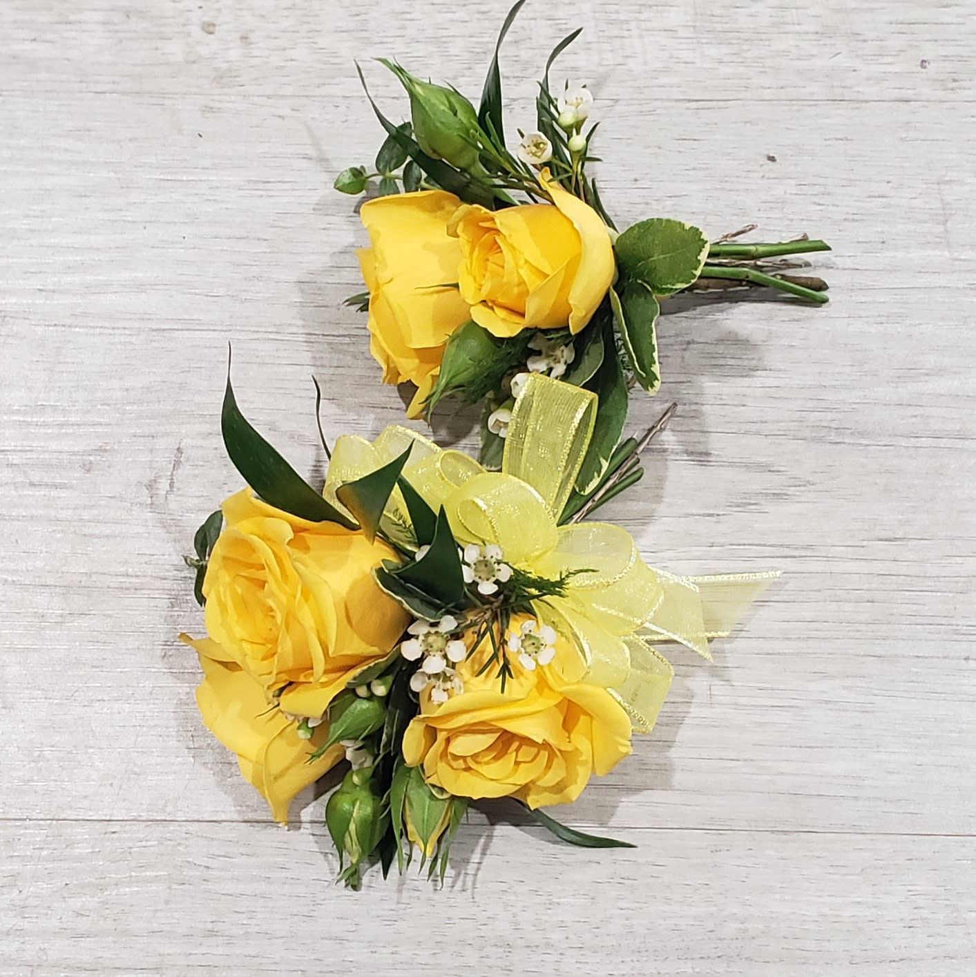 Classic Gold Fresh Corsage and Boutonniere Set