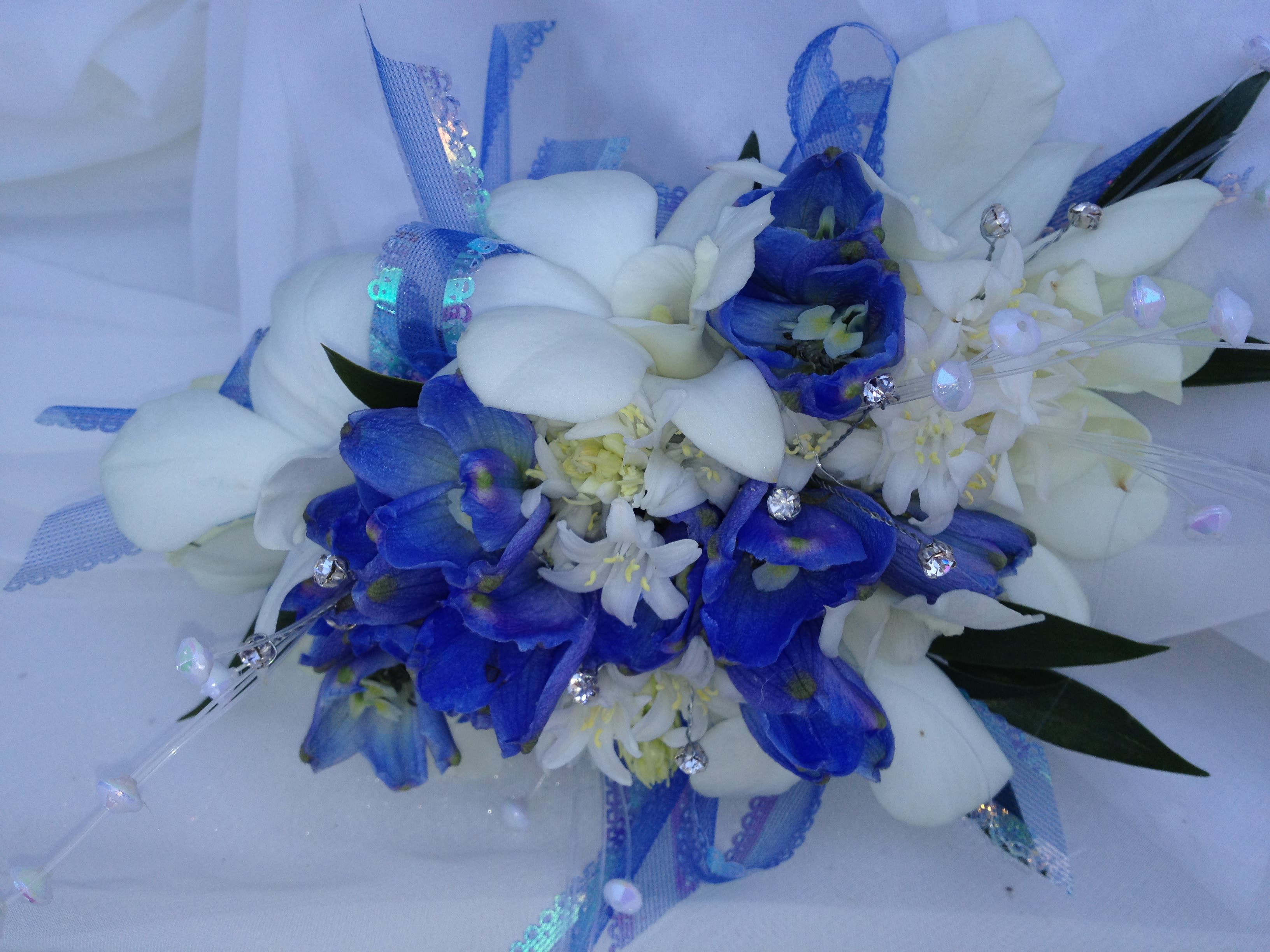 wrist corsage white