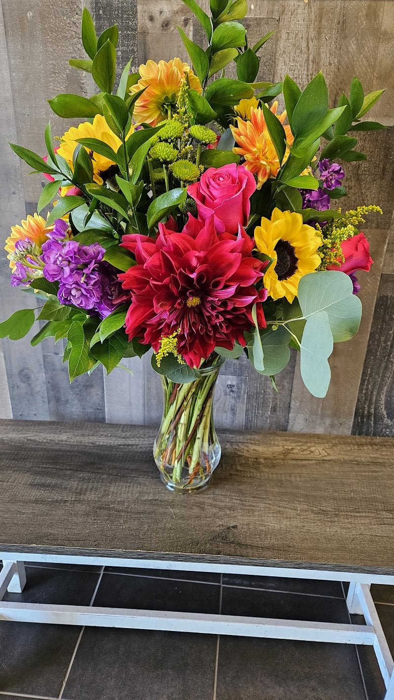 Dahlia Garden Grand Flower Mix Flower Bouquet