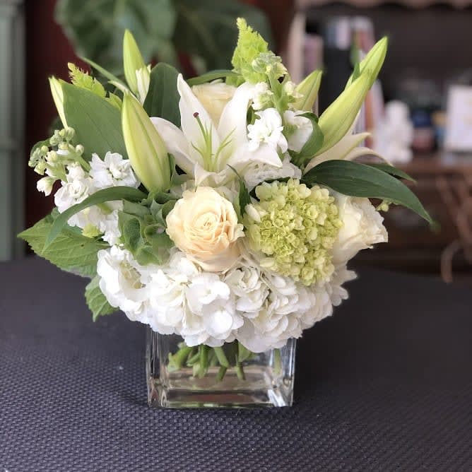 White & Green Low Flower Bouquet