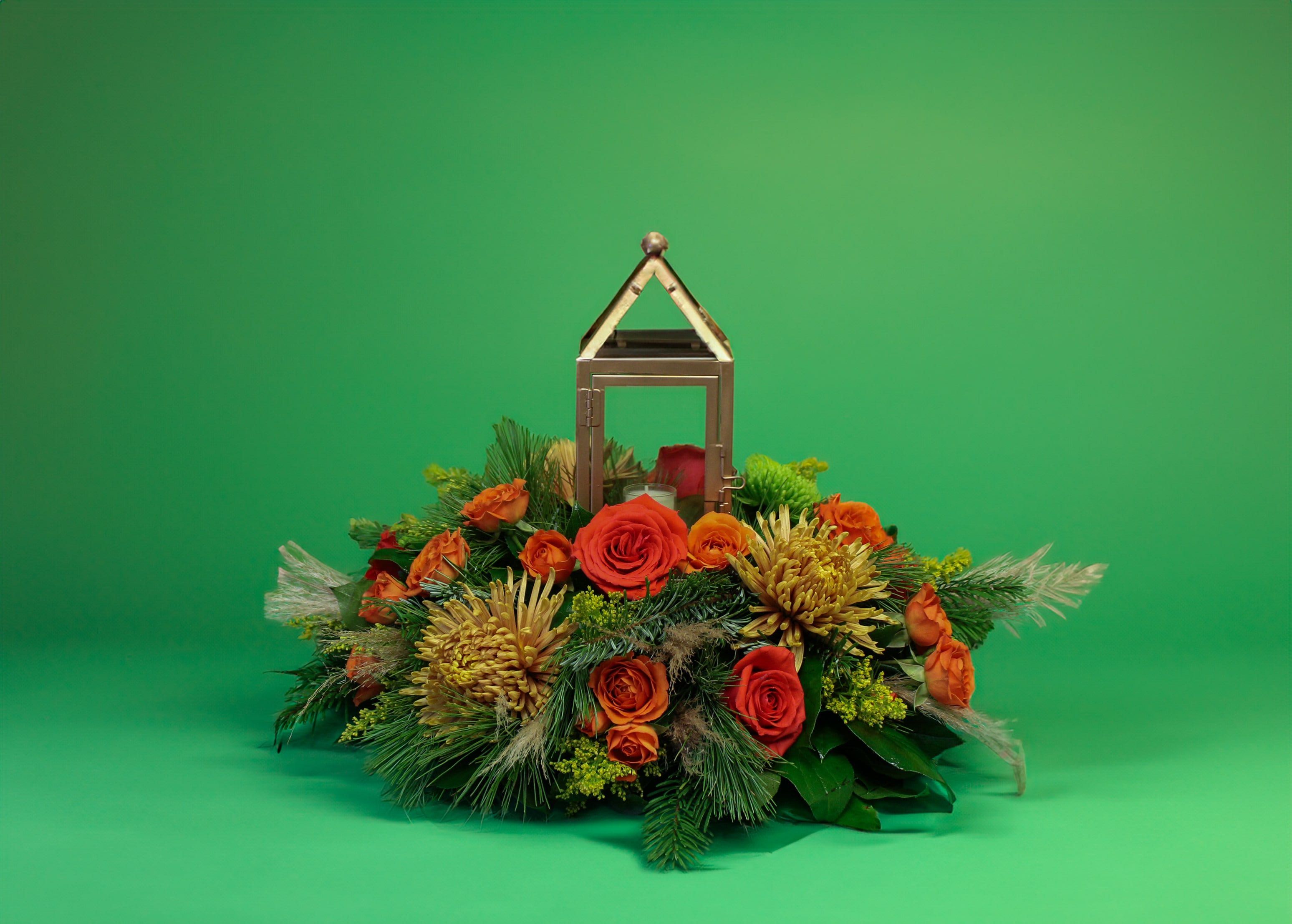 ND-12 Centro de mesa navideño de rosas, spray roses y spiders